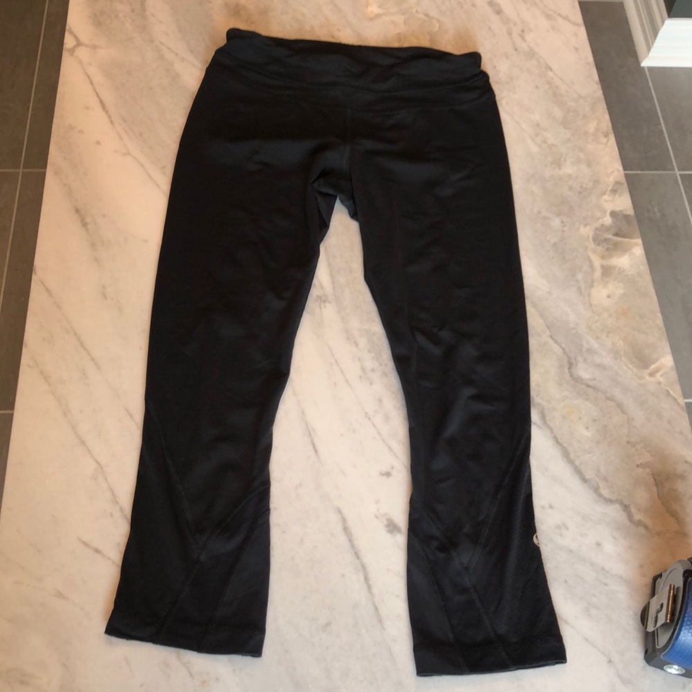 Lululemon Size 6 crop with pockets